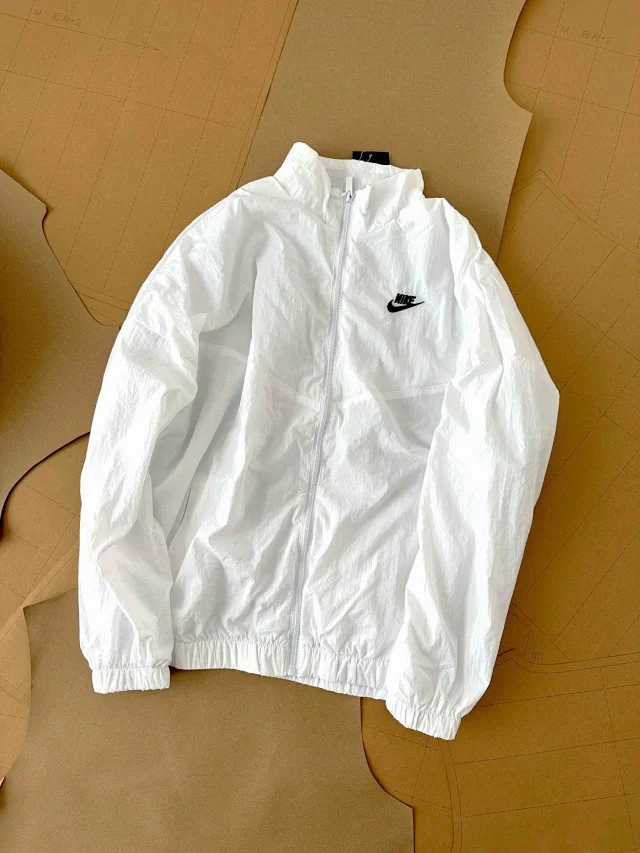 Nike Jackets Lightweight Hooded Zip-Front Windbreaker product detail image 22