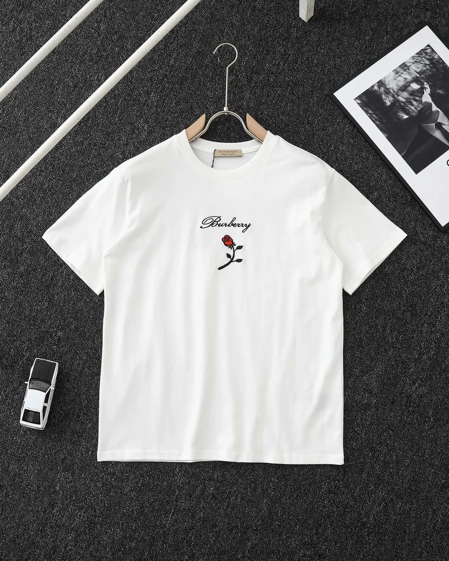 Burberry White Rose Embroidered Cotton T-Shirt Unisex Tee