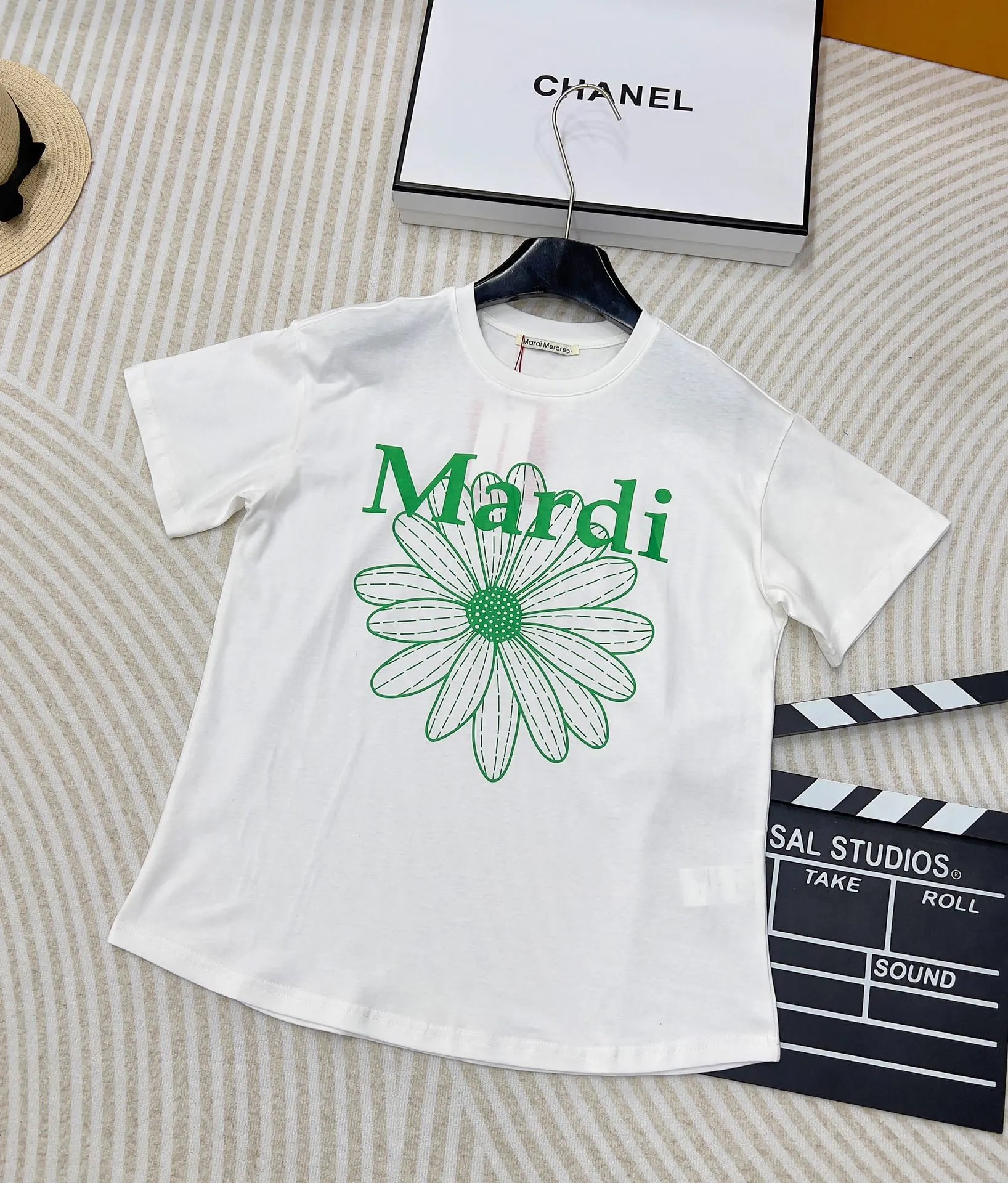 Mardi Mercredi White Daisy Cotton Unisex T-Shirt