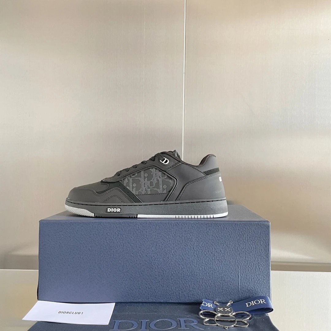 Nike Black Gray Low Top Leather Sneakers