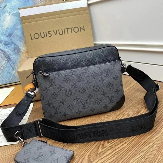 Louis Vuitton Crossbody Bags Monogram zip bag with adjustable wide strap product detail image 21
