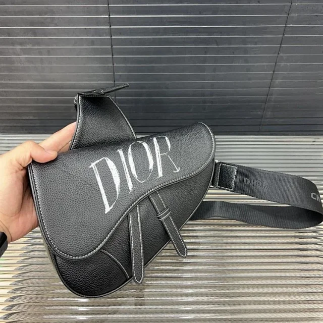 Louis Vuitton Crossbody Bags Monogram zip bag with adjustable wide strap product detail image 44
