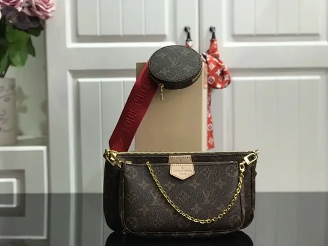 Louis Vuitton Crossbody Bags Monogram zip bag with adjustable wide strap product detail image 64
