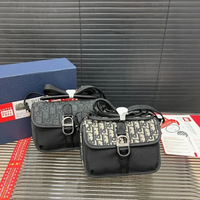 Louis Vuitton Crossbody Bags Monogram zip bag with adjustable wide strap product detail image 51