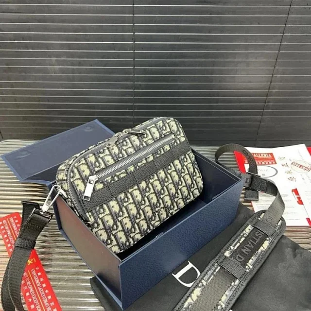 Louis Vuitton Crossbody Bags Monogram zip bag with adjustable wide strap product detail image 15