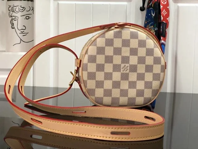 Louis Vuitton Crossbody Bags Monogram zip bag with adjustable wide strap product detail image 67