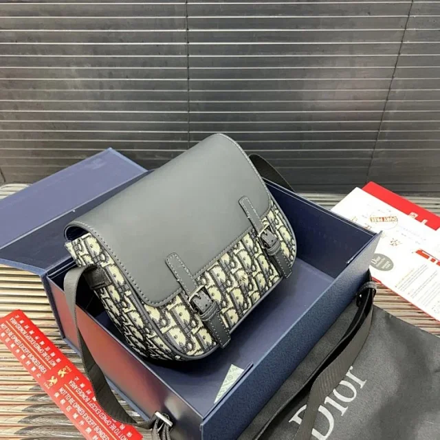 Louis Vuitton Crossbody Bags Monogram zip bag with adjustable wide strap product detail image 30