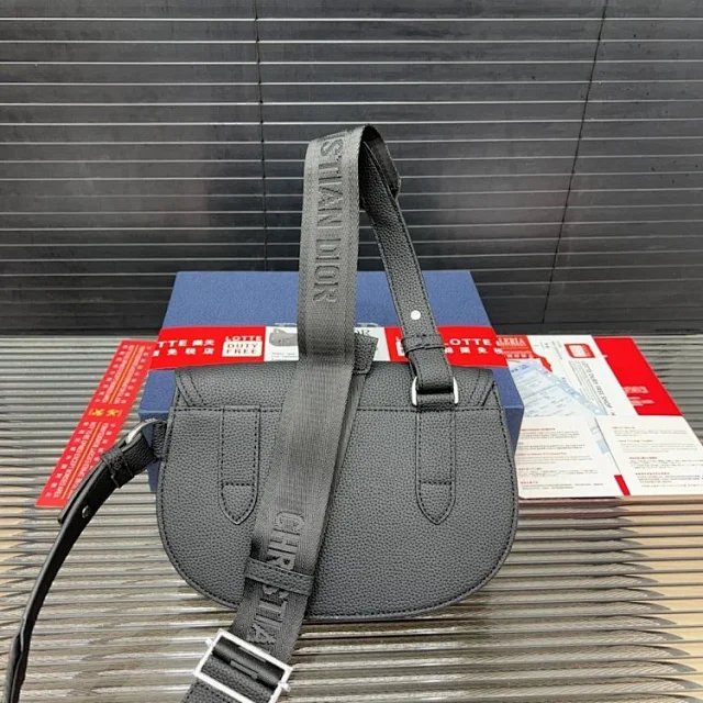 Louis Vuitton Crossbody Bags Monogram zip bag with adjustable wide strap product detail image 33