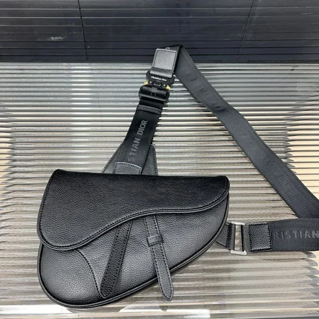 Louis Vuitton Crossbody Bags Monogram zip bag with adjustable wide strap product detail image 25