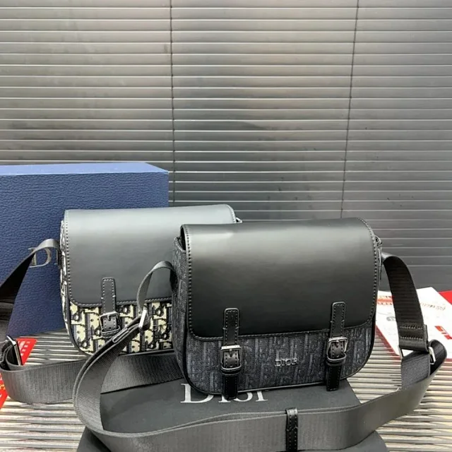 Louis Vuitton Crossbody Bags Monogram zip bag with adjustable wide strap product detail image 43