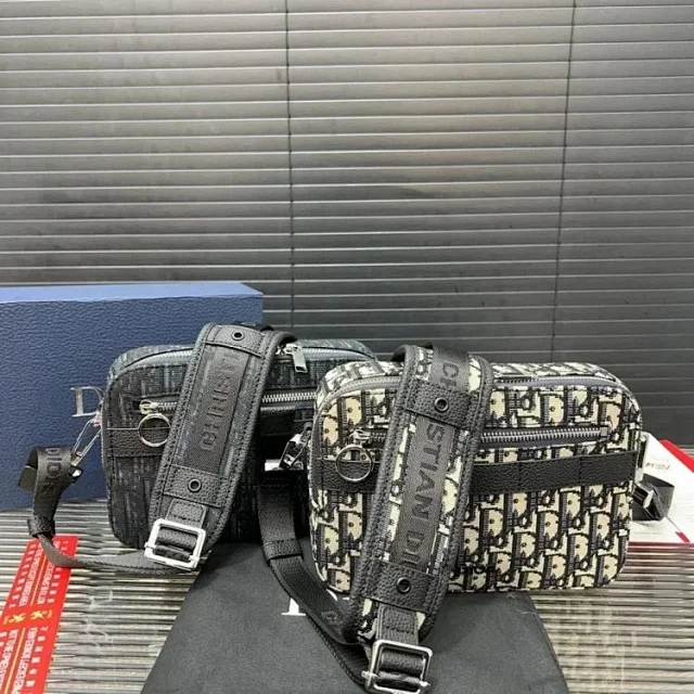 Louis Vuitton Crossbody Bags Monogram zip bag with adjustable wide strap product detail image 14