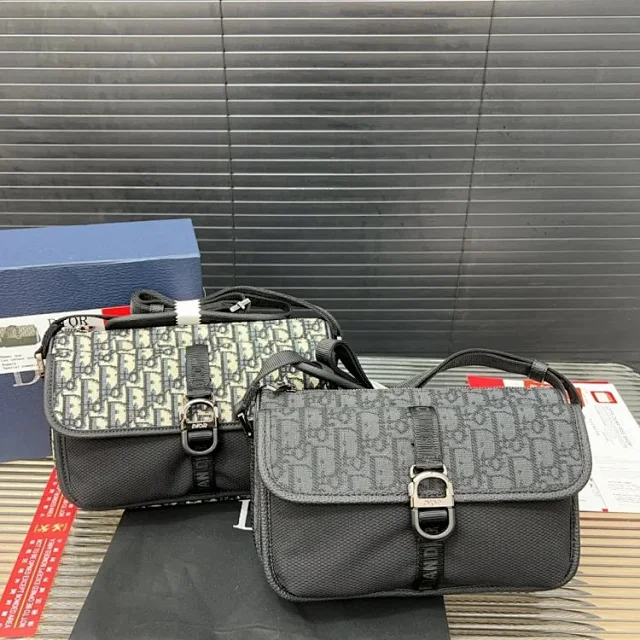 Louis Vuitton Crossbody Bags Monogram zip bag with adjustable wide strap product detail image 45