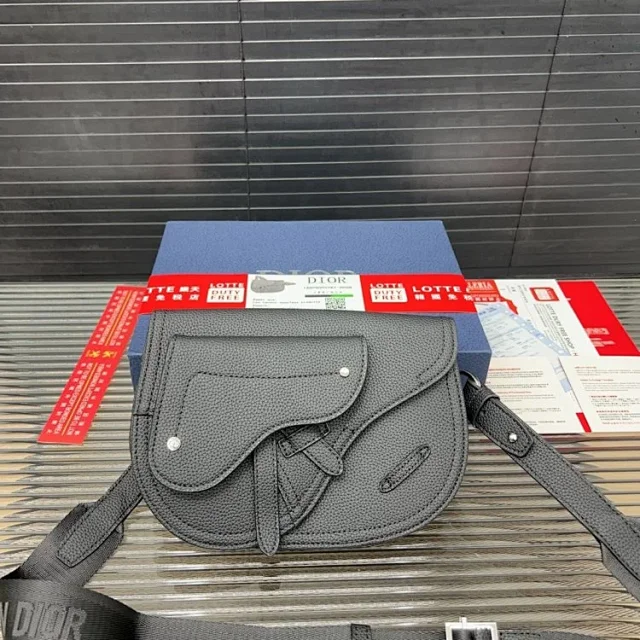 Louis Vuitton Crossbody Bags Monogram zip bag with adjustable wide strap product detail image 42