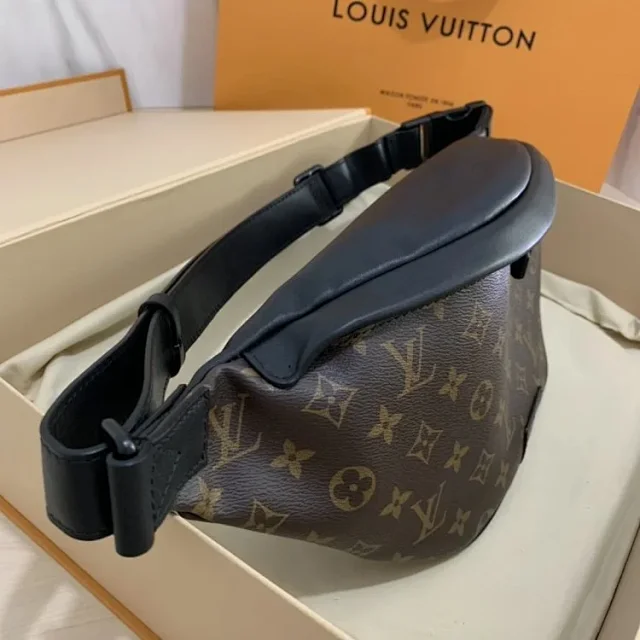Louis Vuitton Crossbody Bags Monogram zip bag with adjustable wide strap product detail image 55