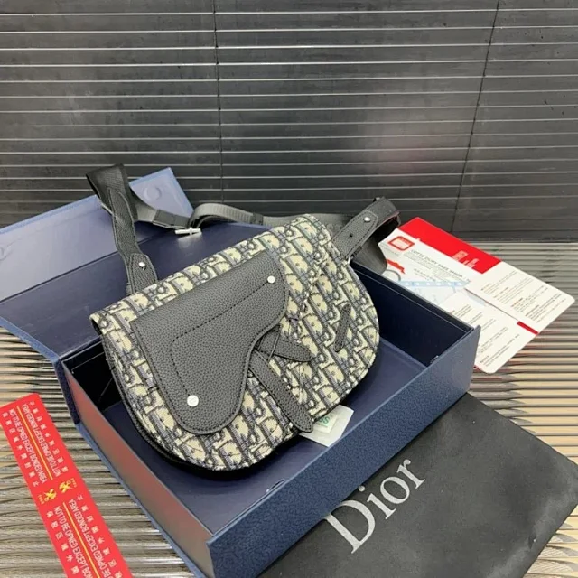Louis Vuitton Crossbody Bags Monogram zip bag with adjustable wide strap product detail image 31