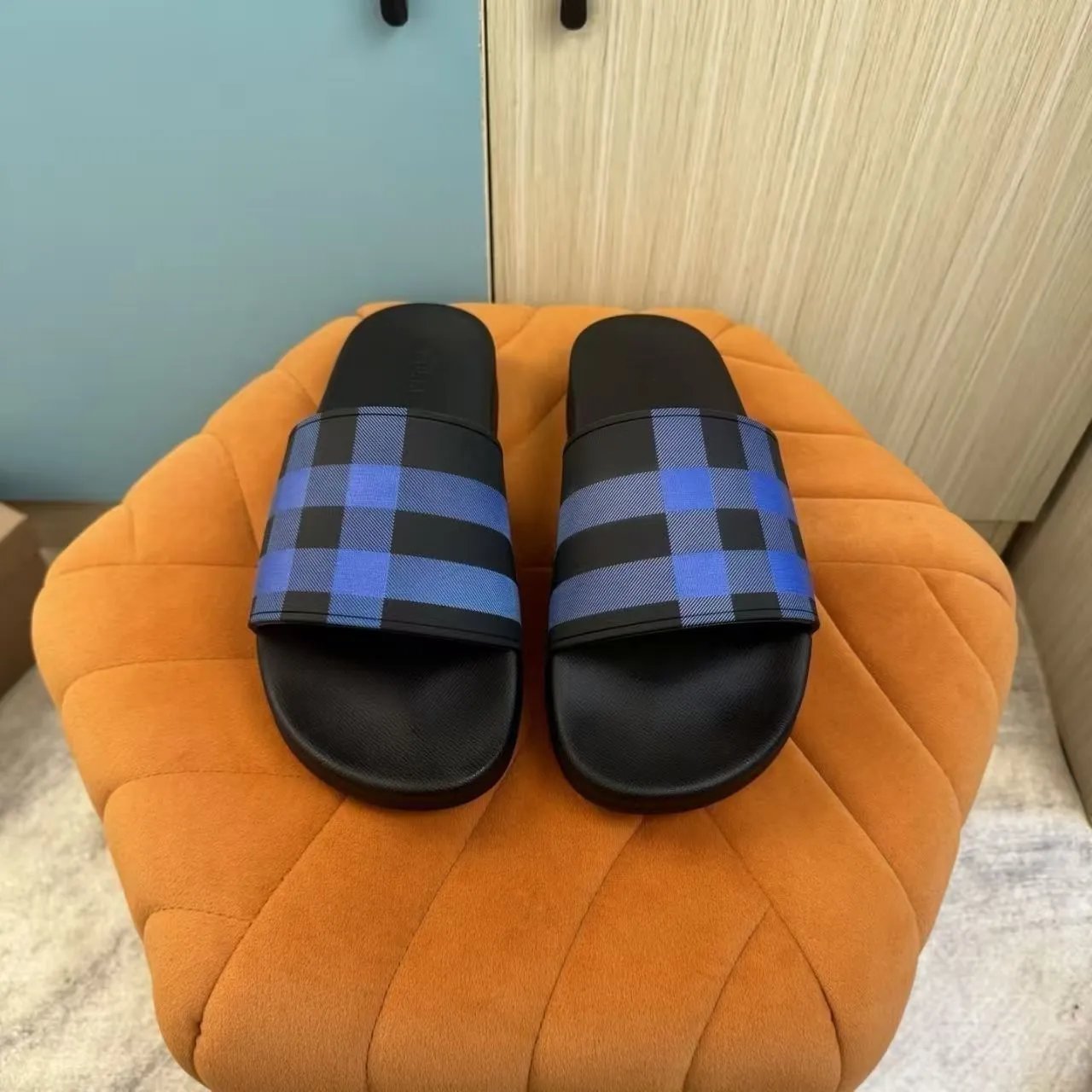 Burberry - Classic 4
