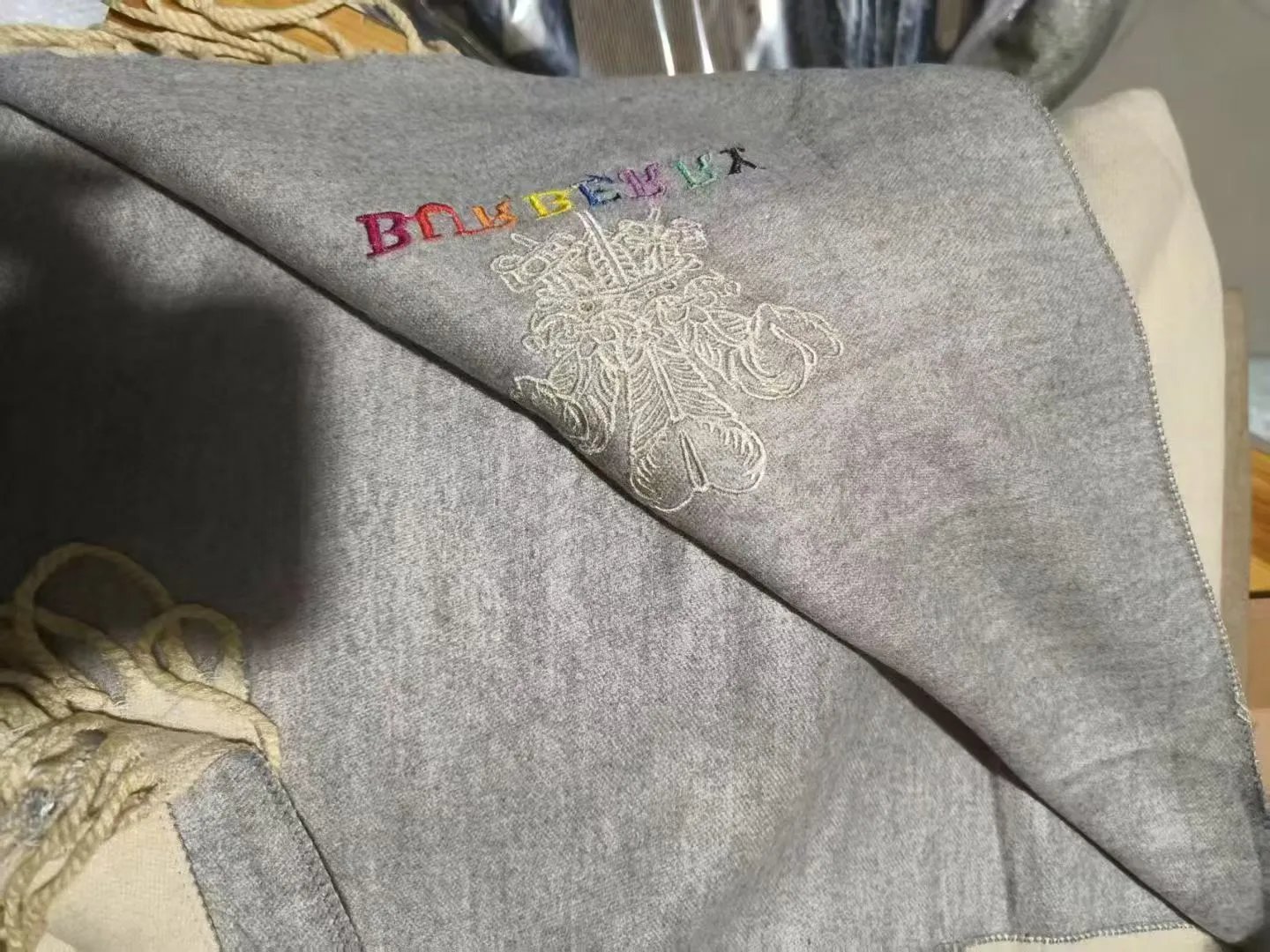 Light gray (wool style)