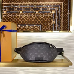 thumbnail for M*onogram  

Dimensions: 44 x 15 x 9 cm