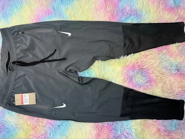Nike Trousers AeroSwift tapered running with zip pockets product detail image 15
