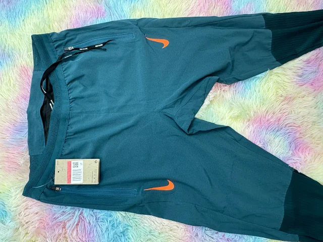 Nike Trousers AeroSwift tapered running with zip pockets product detail image 10
