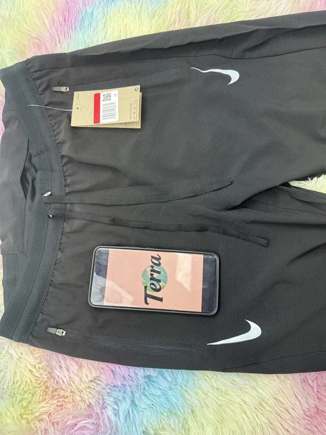 Nike Trousers AeroSwift tapered running with zip pockets product detail image 5
