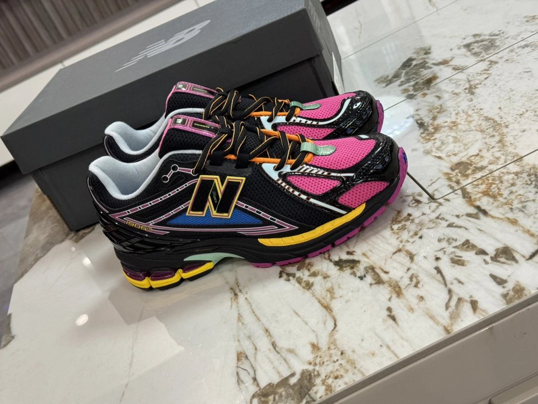 New Balance 1906R Neon Nights M1906RCP