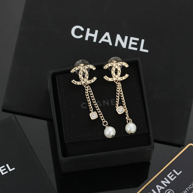 CHANEL Earrings: seller detail photo 4