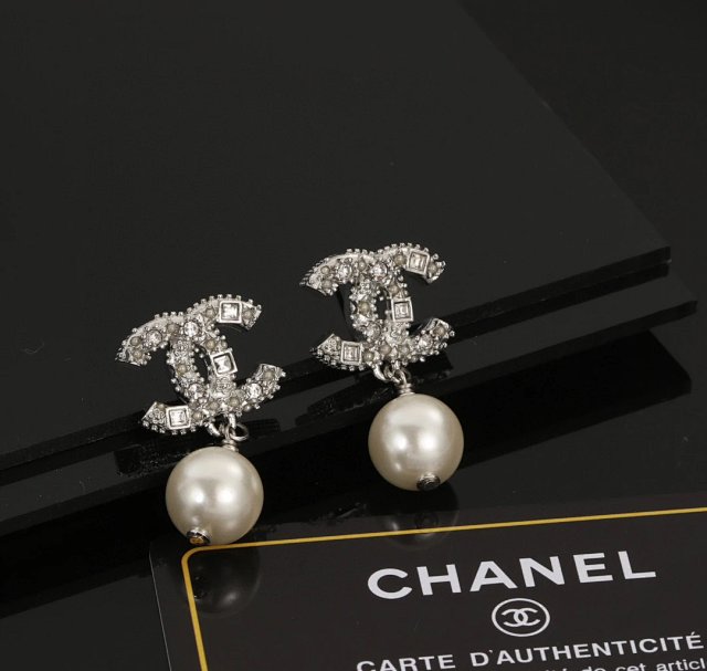 CHANEL Earrings: seller detail photo 6
