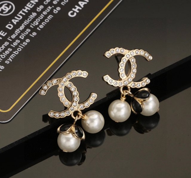 CHANEL Earrings: seller detail photo 3