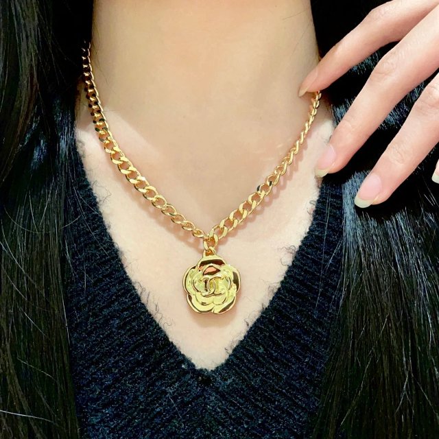 Chanel Necklace: seller detail photo 1