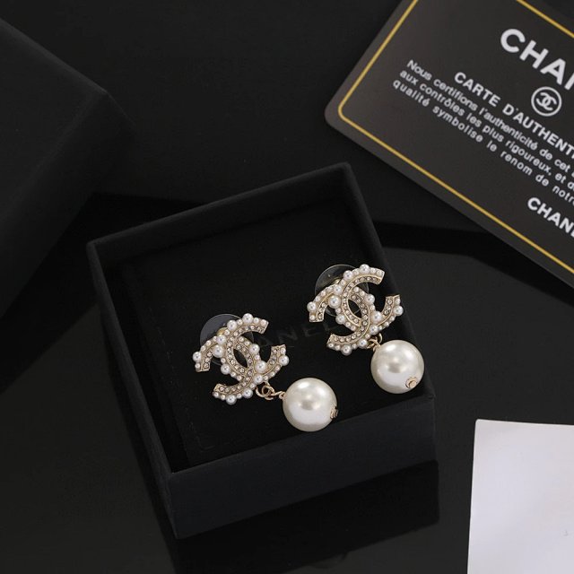 CHANEL Earrings: seller detail photo 5