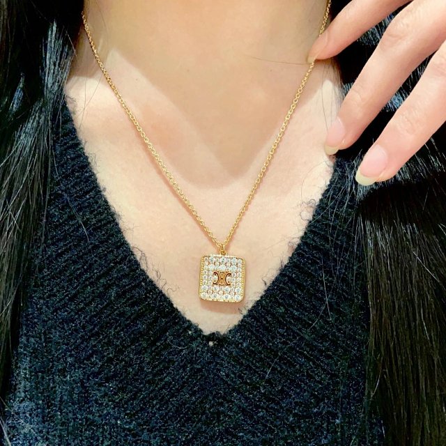 Chanel Necklace: seller detail photo 5