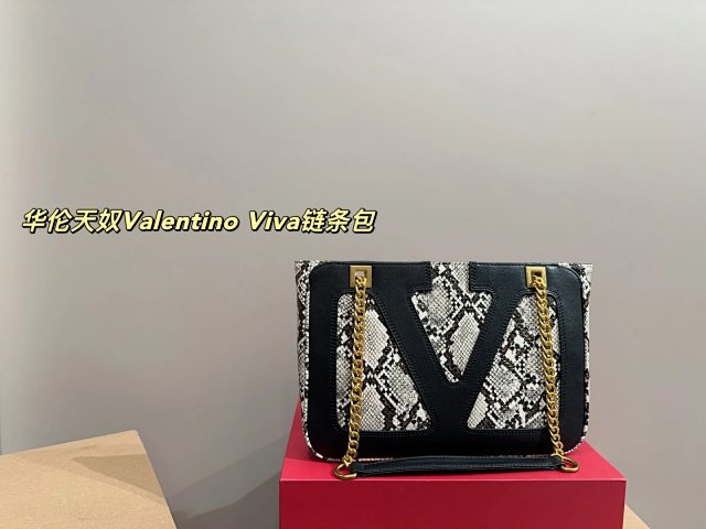 Valentino Handbag: seller detail photo 11
