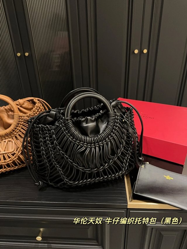 Valentino Handbag: seller detail photo 8