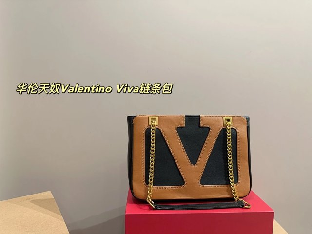 Valentino Handbag: seller detail photo 12