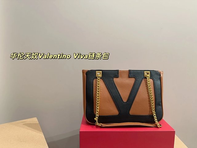 Valentino Handbag: seller detail photo 14