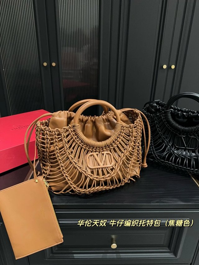 Valentino Handbag: seller detail photo 7