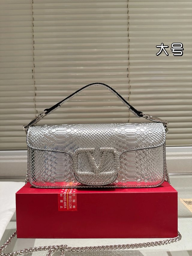 Valentino Handbag: seller detail photo 6