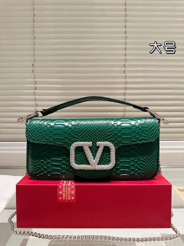 Valentino Handbag: seller detail photo 3