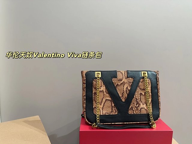 Valentino Handbag: seller detail photo 10