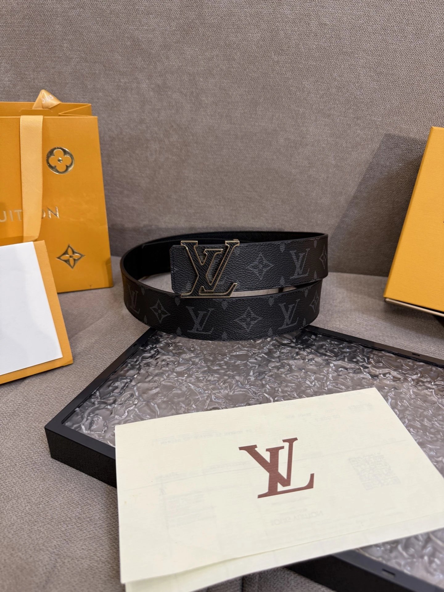 Grain Cowhide Reversible Wallet Gift Box
