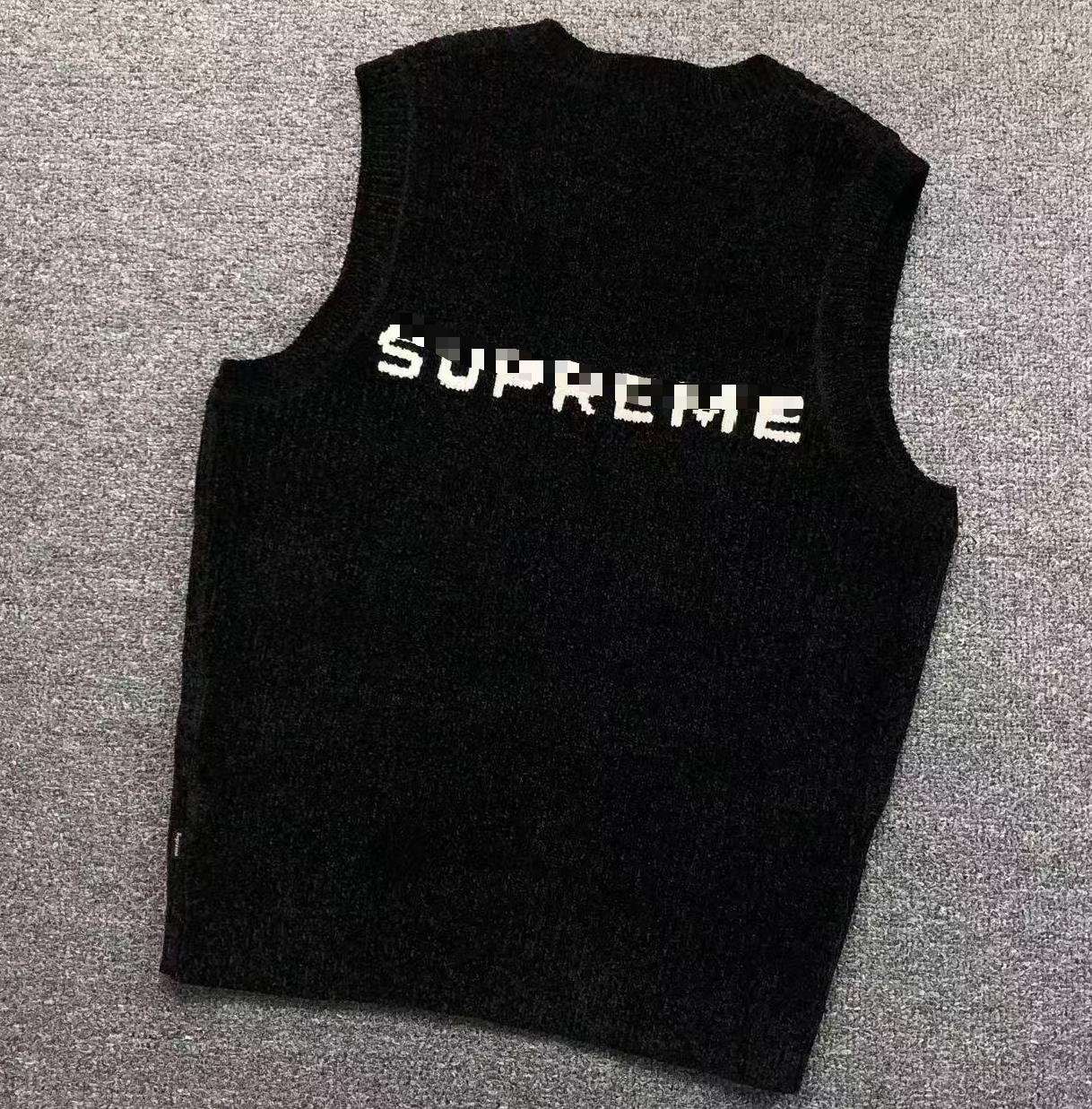 M003 # Schneier V-neck Knitted Tank Top Black