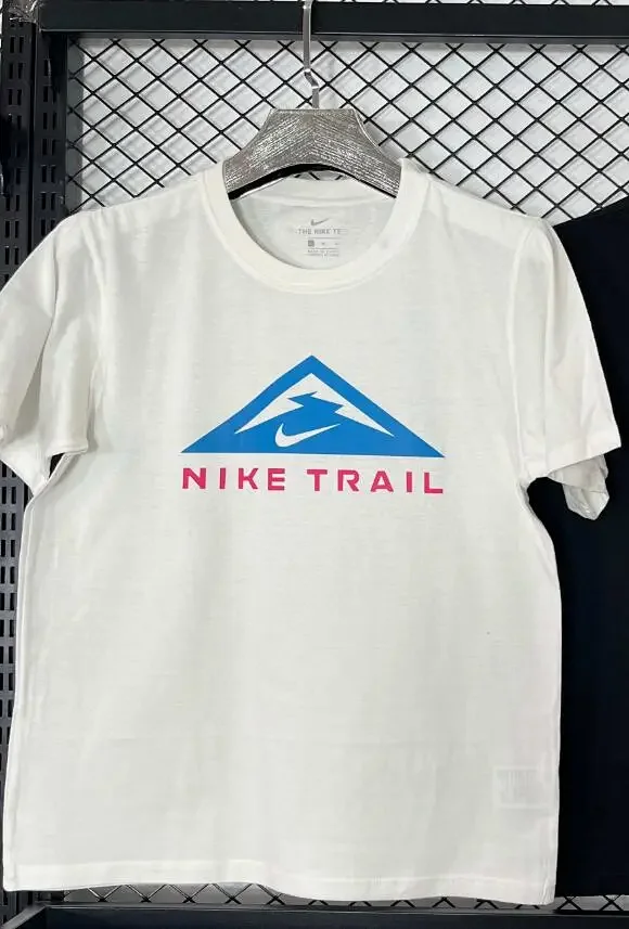 Nike T-Shirts Short-Sleeve Graphic Print T-Shirt product detail image 13