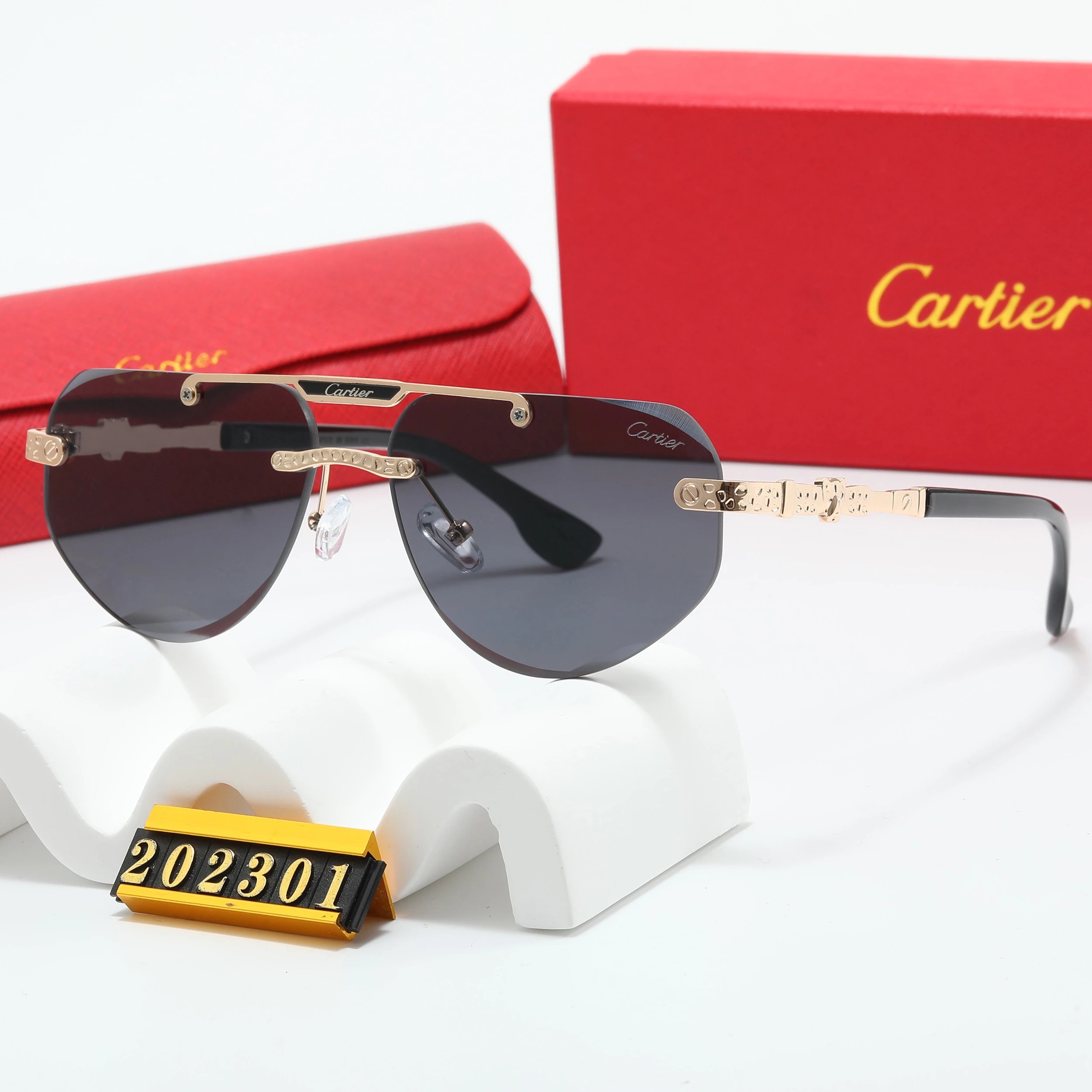 Cartier Eyewear Oversized square sunglasses with panther motif — 26
