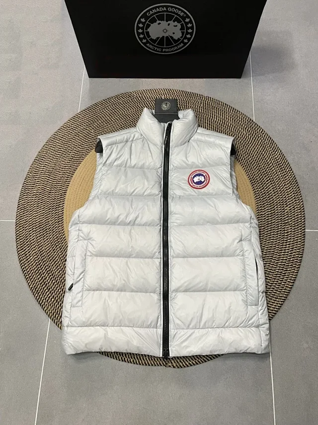 Canada Goose Multiple down jacket and vest styles product detail image 3