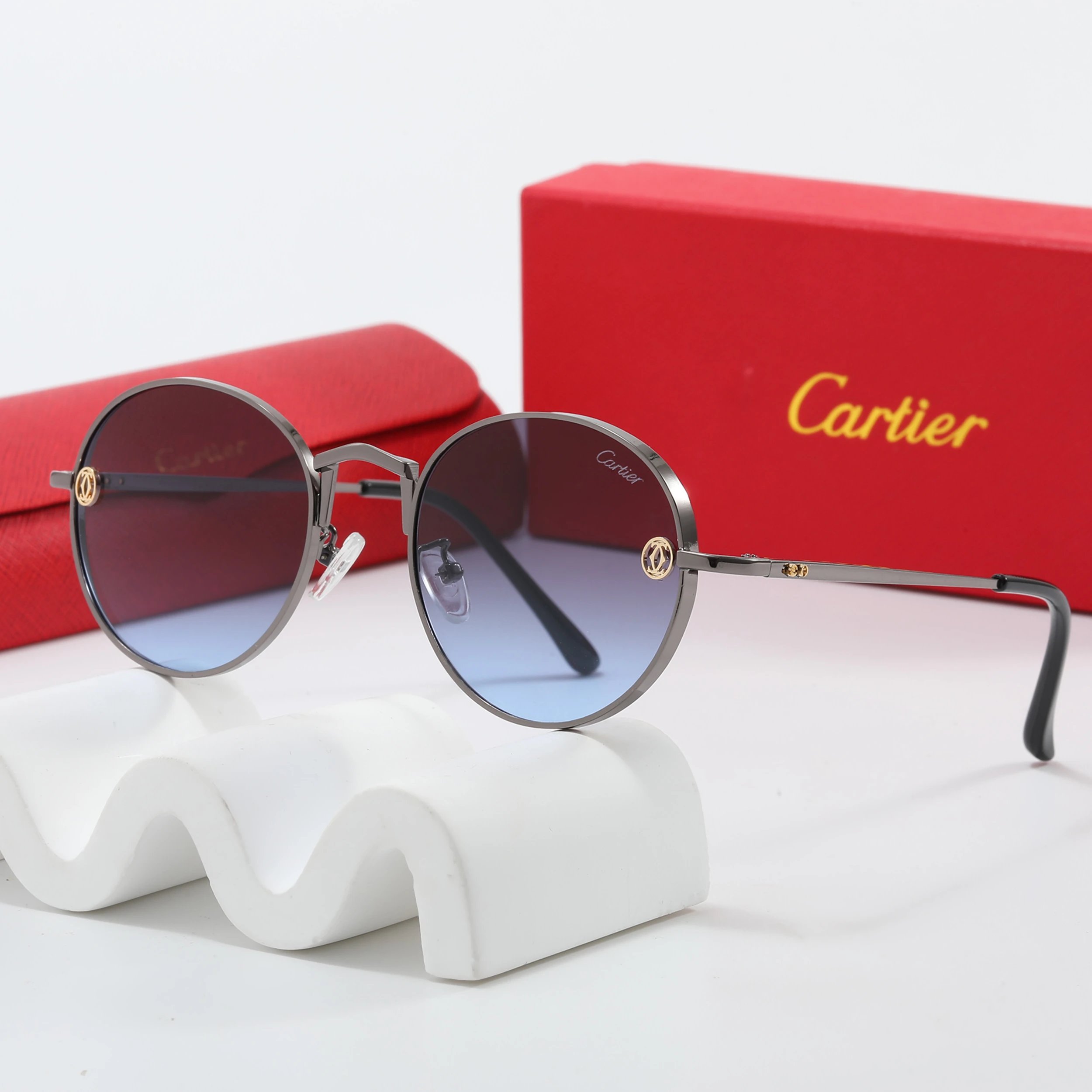 Cartier Eyewear Oversized square sunglasses with panther motif — 38