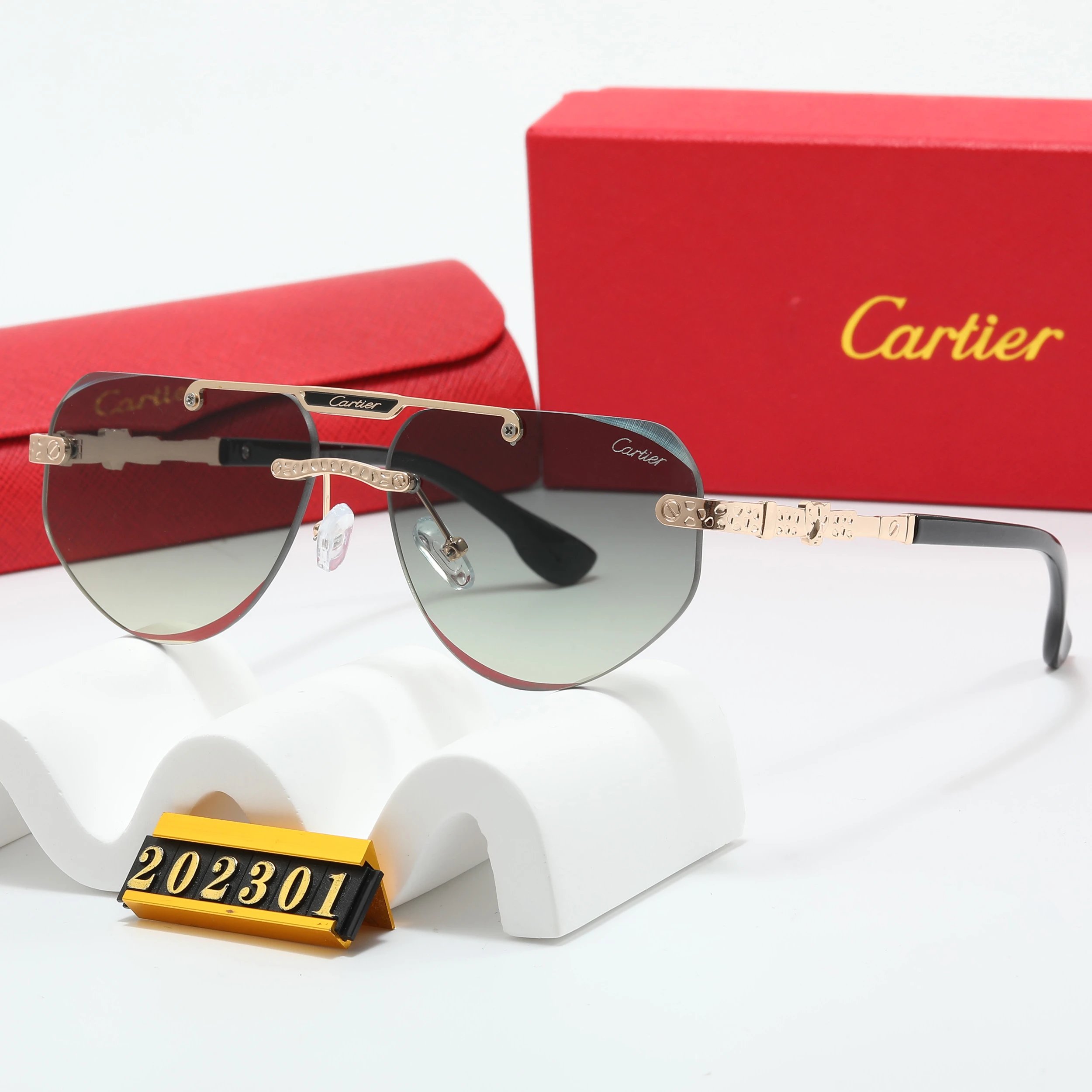 Cartier Eyewear Oversized square sunglasses with panther motif — 25
