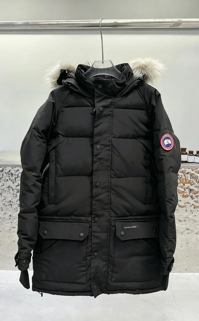 Canada Goose Multiple down jacket and vest styles product detail image 12
