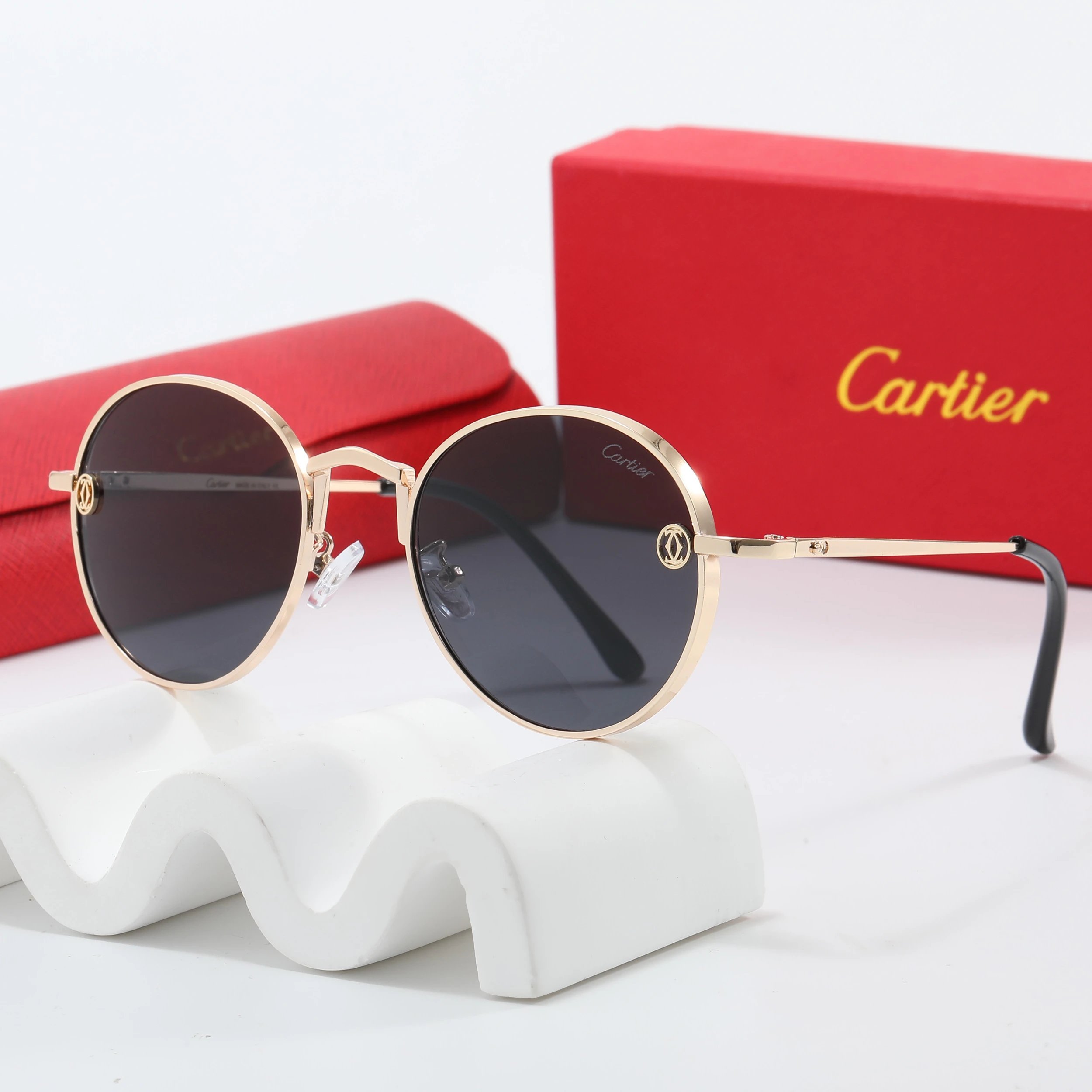Cartier Eyewear Oversized square sunglasses with panther motif — 39