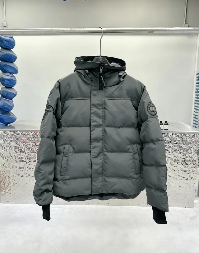 Canada Goose Multiple down jacket and vest styles product detail image 14